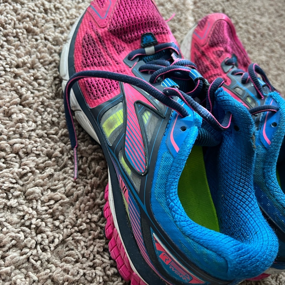 Brooks running shoes - Picture 2 of 3